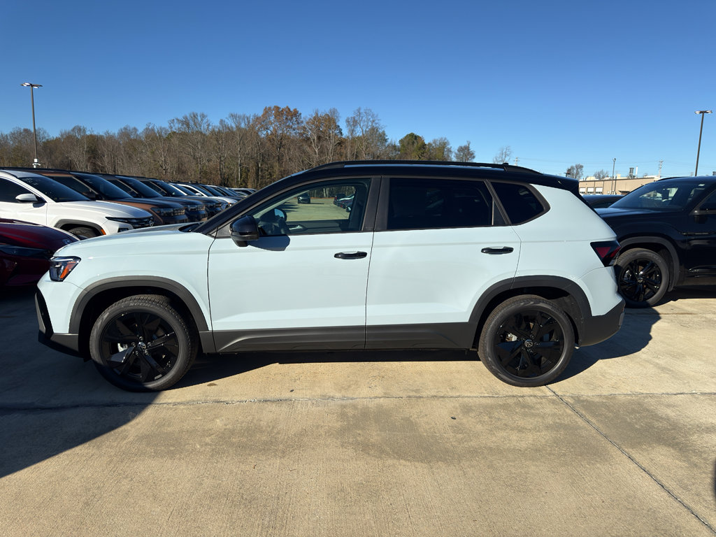New 2026 Volkswagen Taos SE FWD image 8