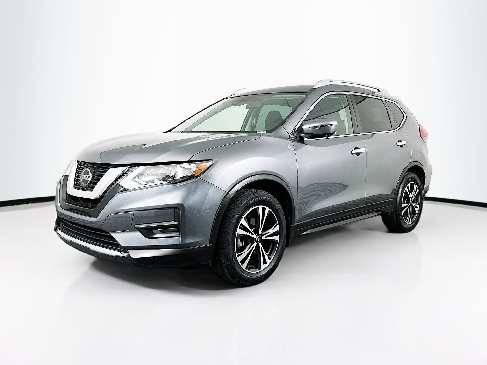 Used 2020 Nissan Rogue SV w/ Premium Package image 3
