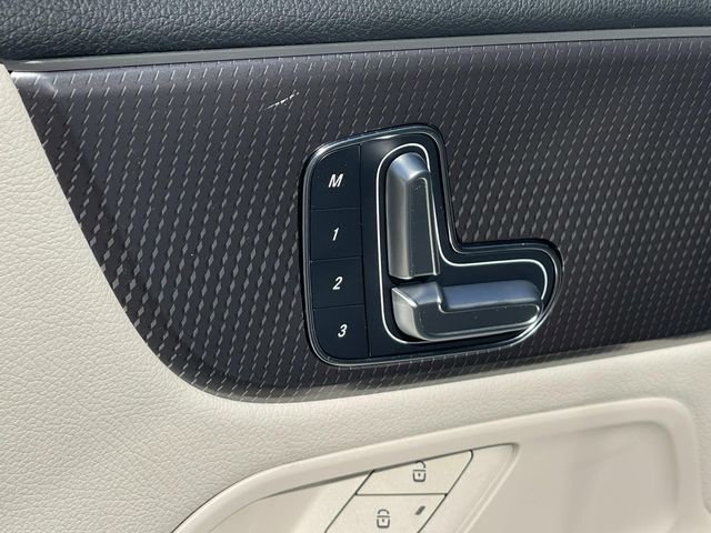 Used 2023 Mercedes-Benz EQB 300 300 image 23