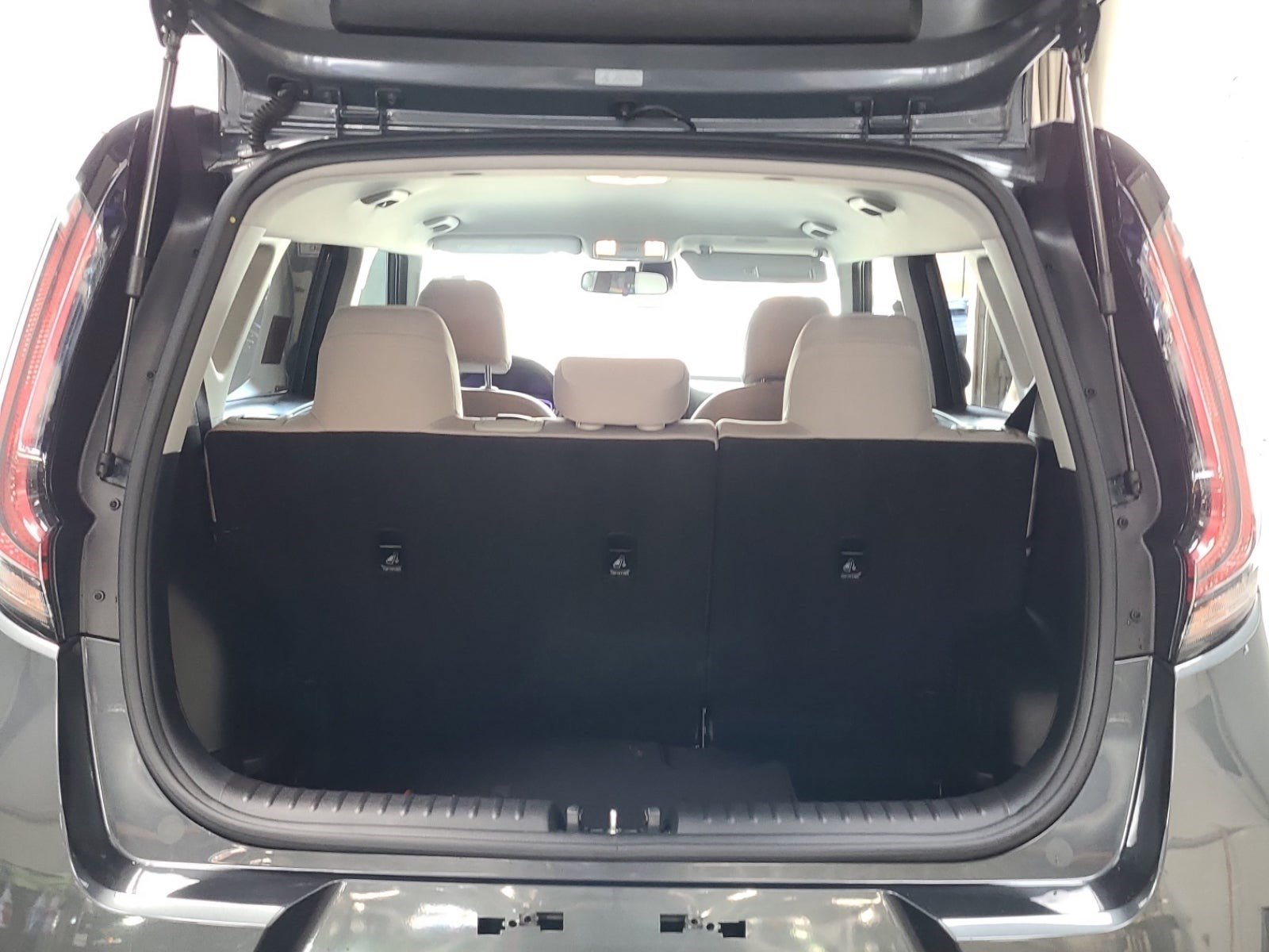Used 2025 Kia Soul LX FWD image 14