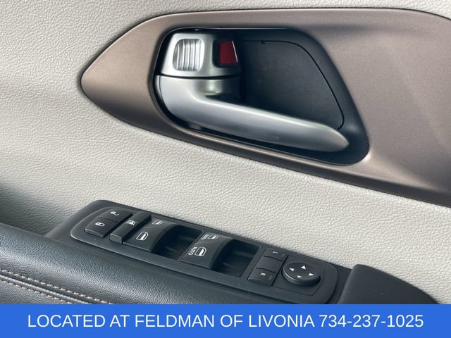 Used 2018 Chrysler Pacifica Touring-L w/ Premium Audio Group FWD image 22