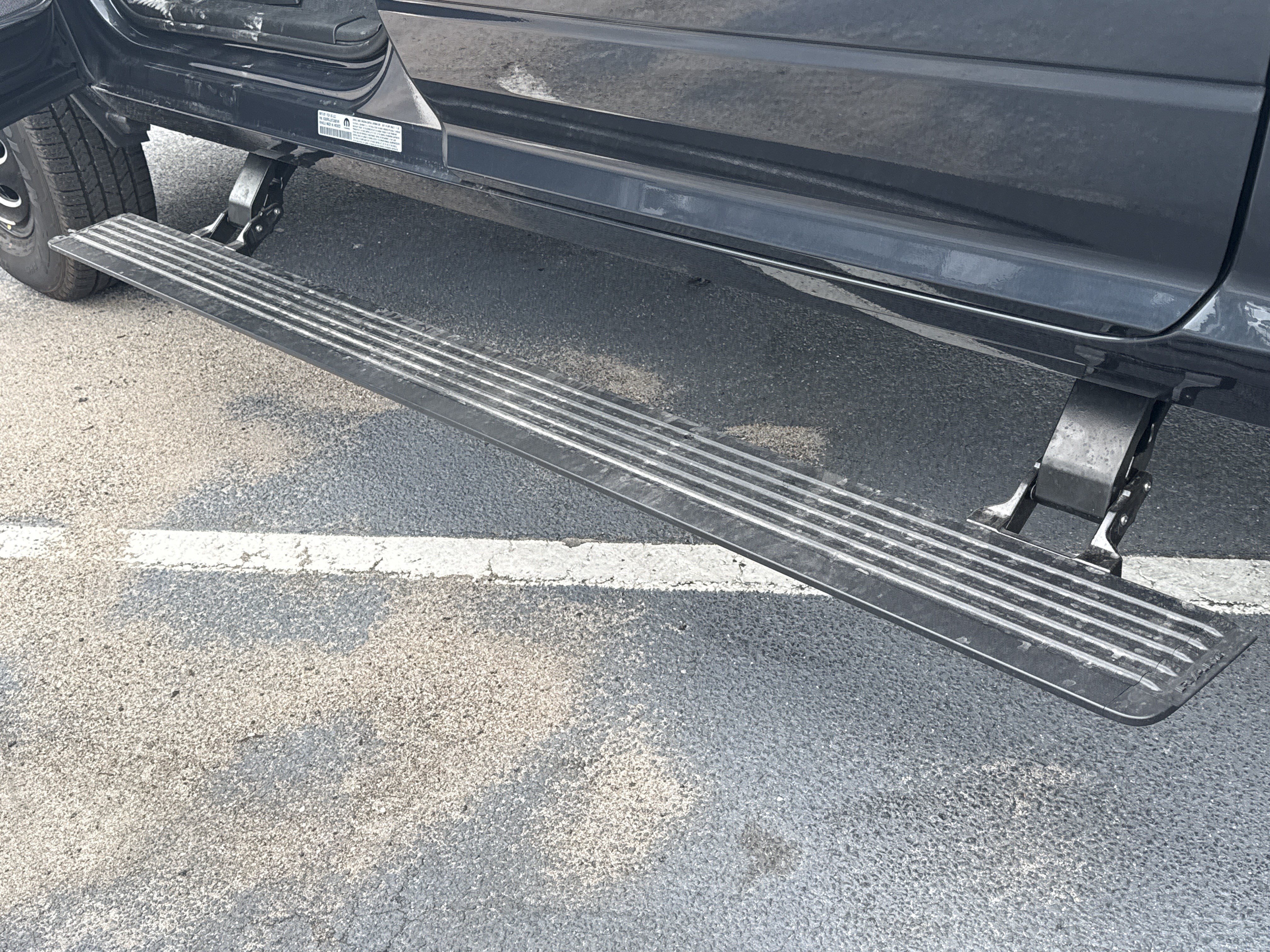New 2026 RAM 3500 Laramie AWD/4WD image 36