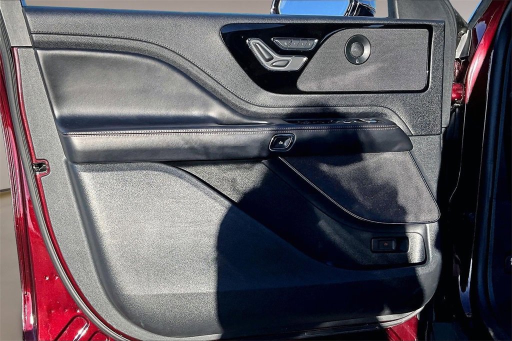 Used 2020 Lincoln Aviator Reserve image 18