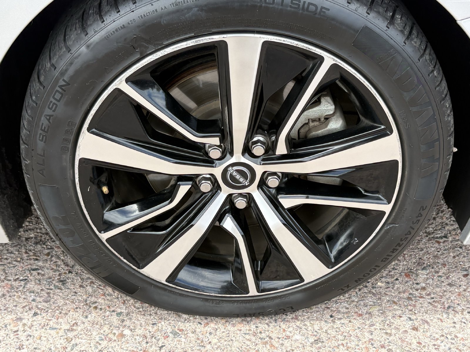Used 2023 Nissan Maxima SV w/ Floor Mat Group FWD image 11