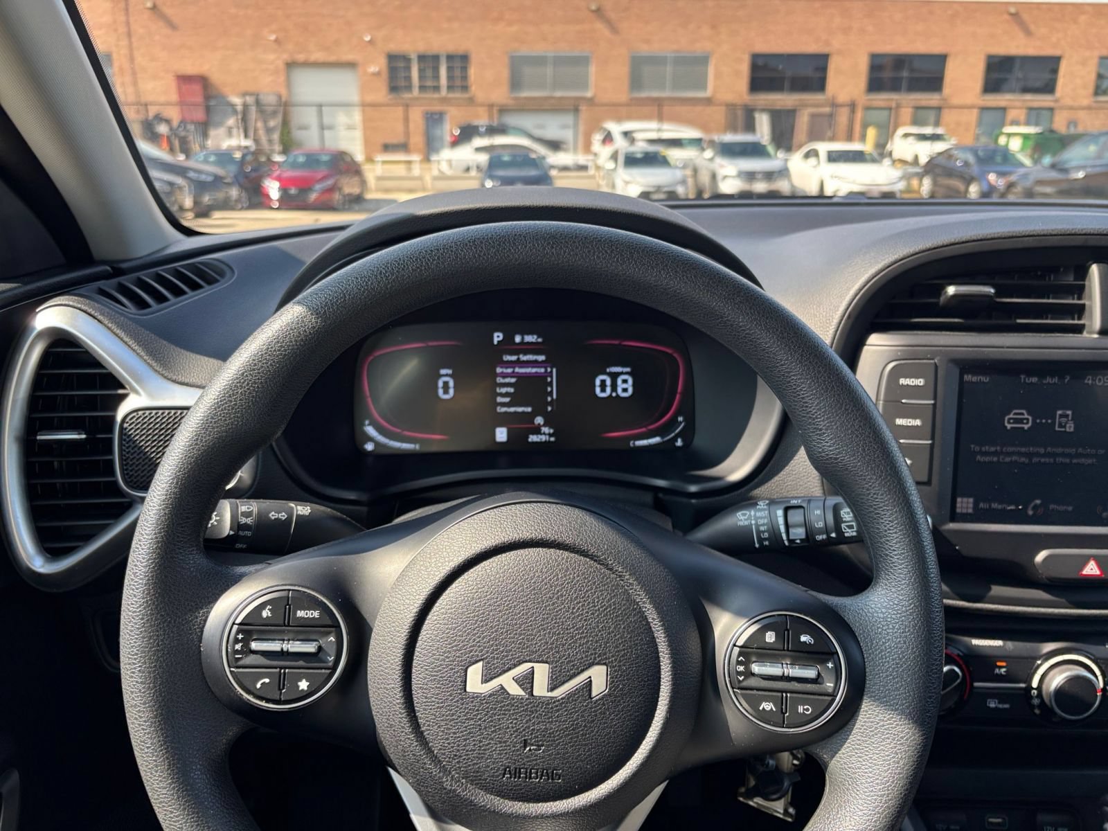 Used 2025 Kia Soul LX w/ LX Technology Package FWD image 31