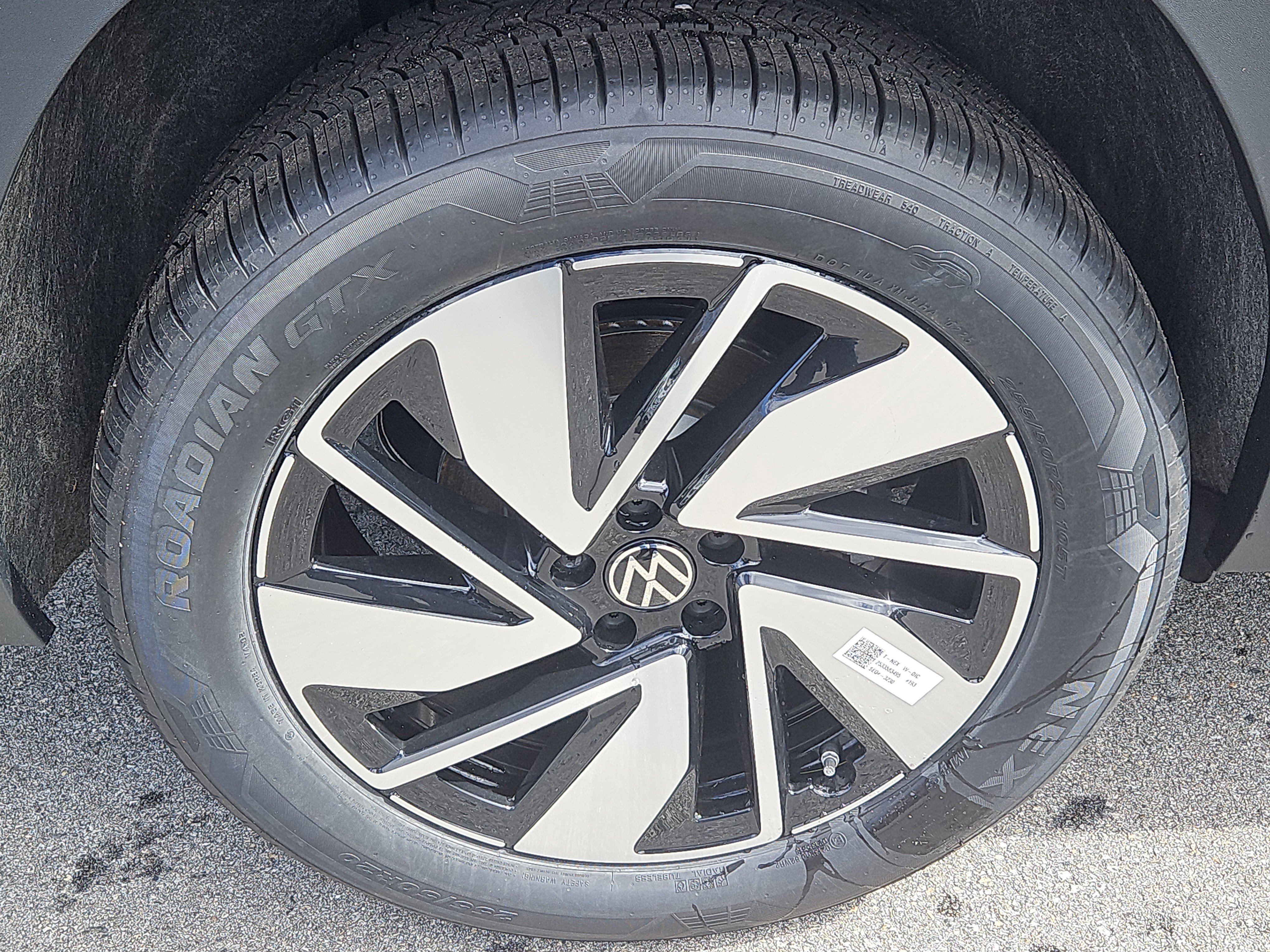 New 2026 Volkswagen Atlas SEL image 3