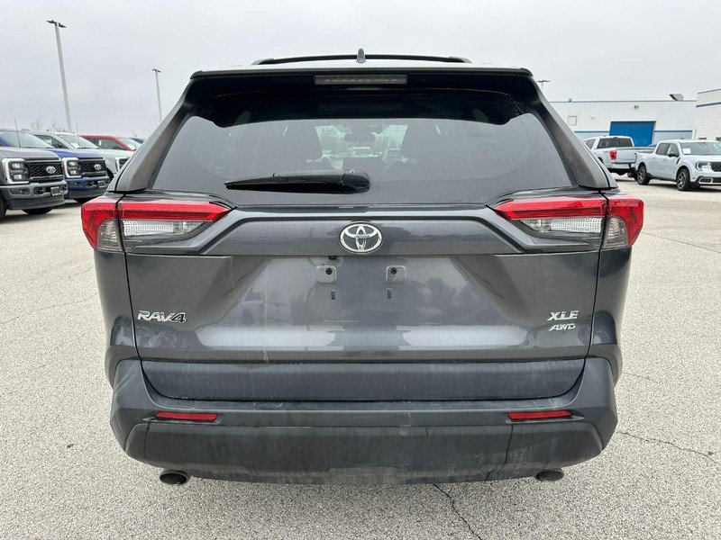 Used 2021 Toyota RAV4 XLE w/ Convenience Package image 4
