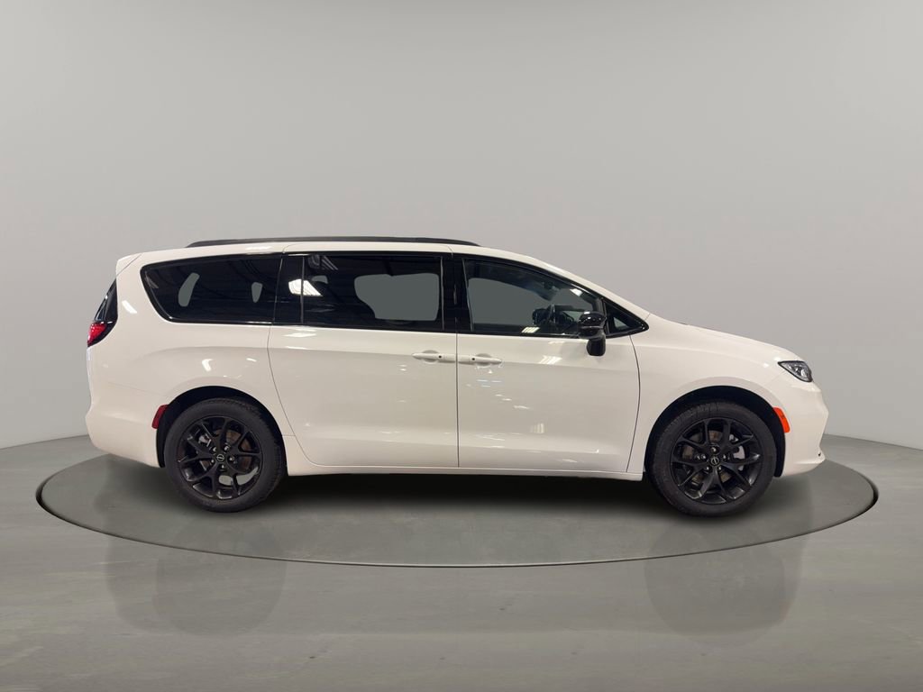 New 2026 Chrysler Pacifica Select w/ S Appearance Package image 6