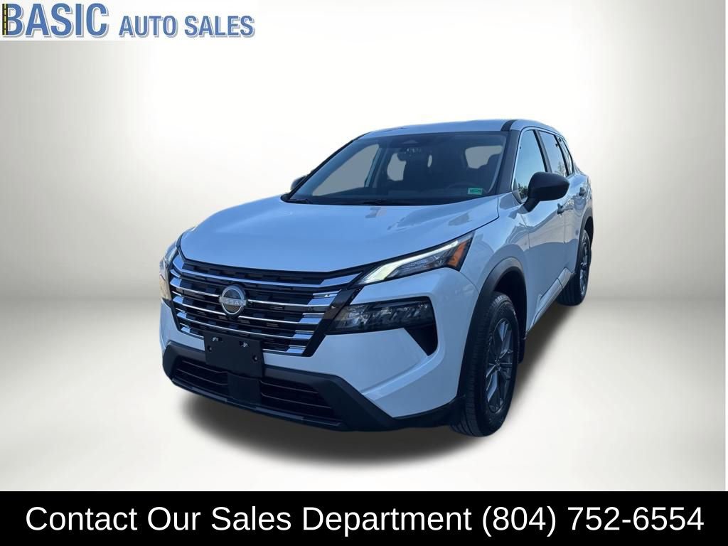 Used 2025 Nissan Rogue S image 2