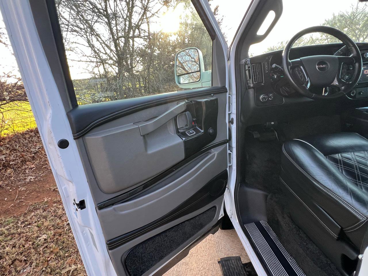 Used 2019 GMC Savana 2500 Extended w/ Enhanced Convenience Package image 14