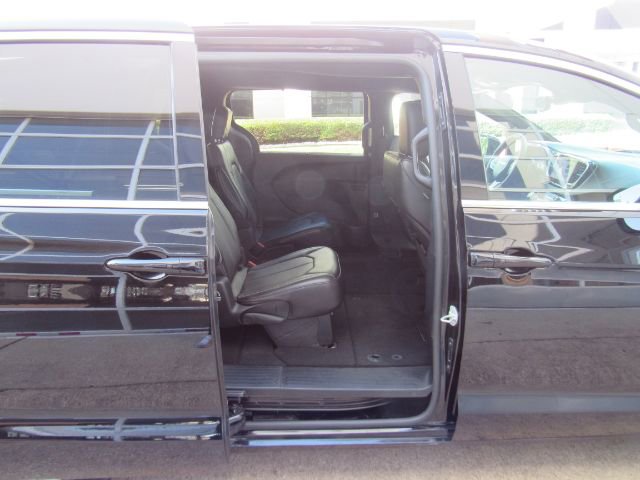 Used 2025 Chrysler Pacifica Select image 24
