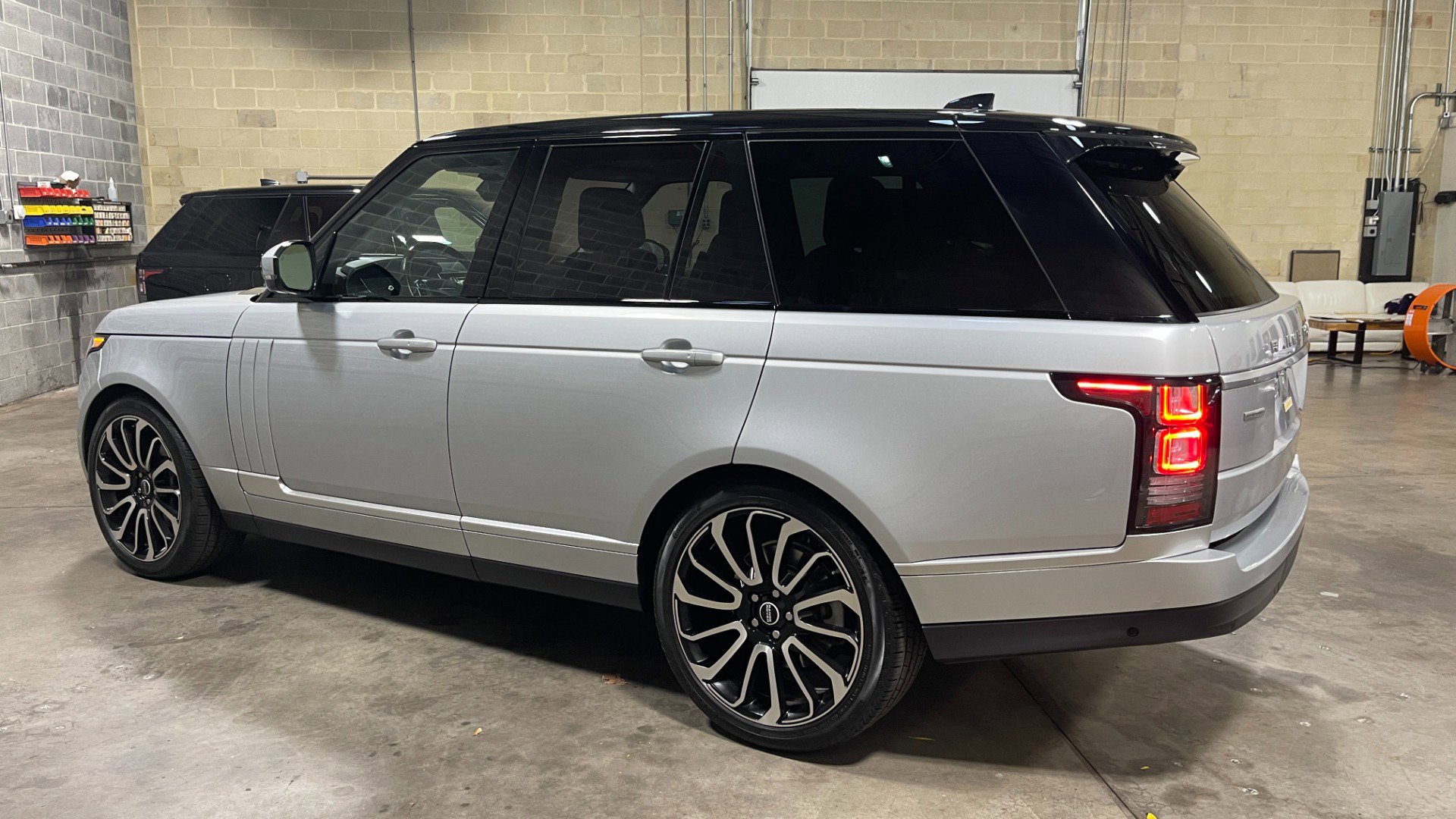 Used 2017 Land Rover Range Rover image 13
