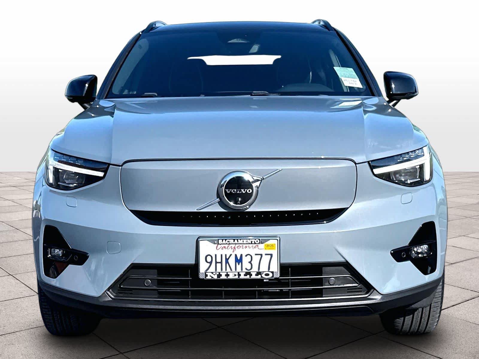 Used 2023 Volvo XC40 Recharge Ultimate w/ Protection Package Premier AWD/4WD image 3