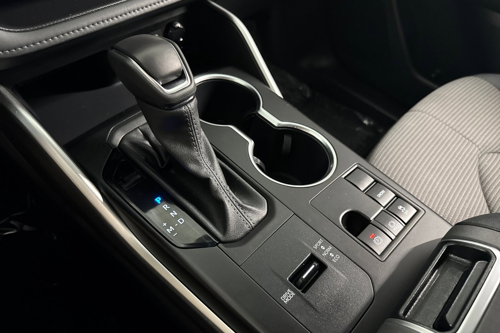 Used 2024 Toyota Highlander LE image 23