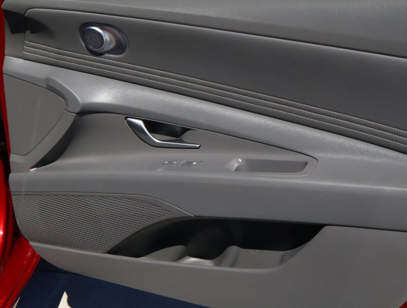 Certified 2024 Hyundai Elantra SEL w/ Convenience Package image 16