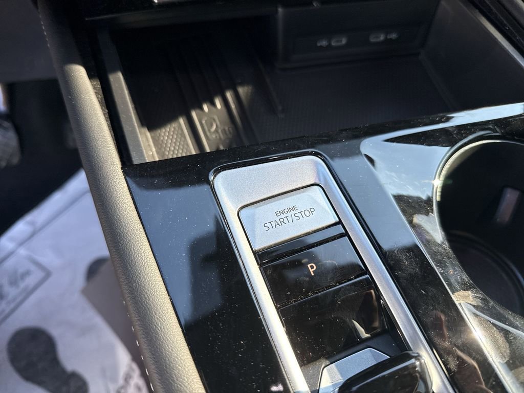 Used 2025 Volkswagen Atlas Cross Sport SE w/ Black Wheel Package image 29