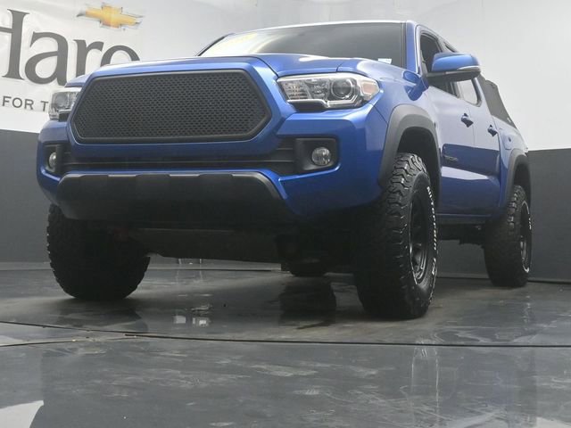 Used 2016 Toyota Tacoma TRD Off-Road image 4