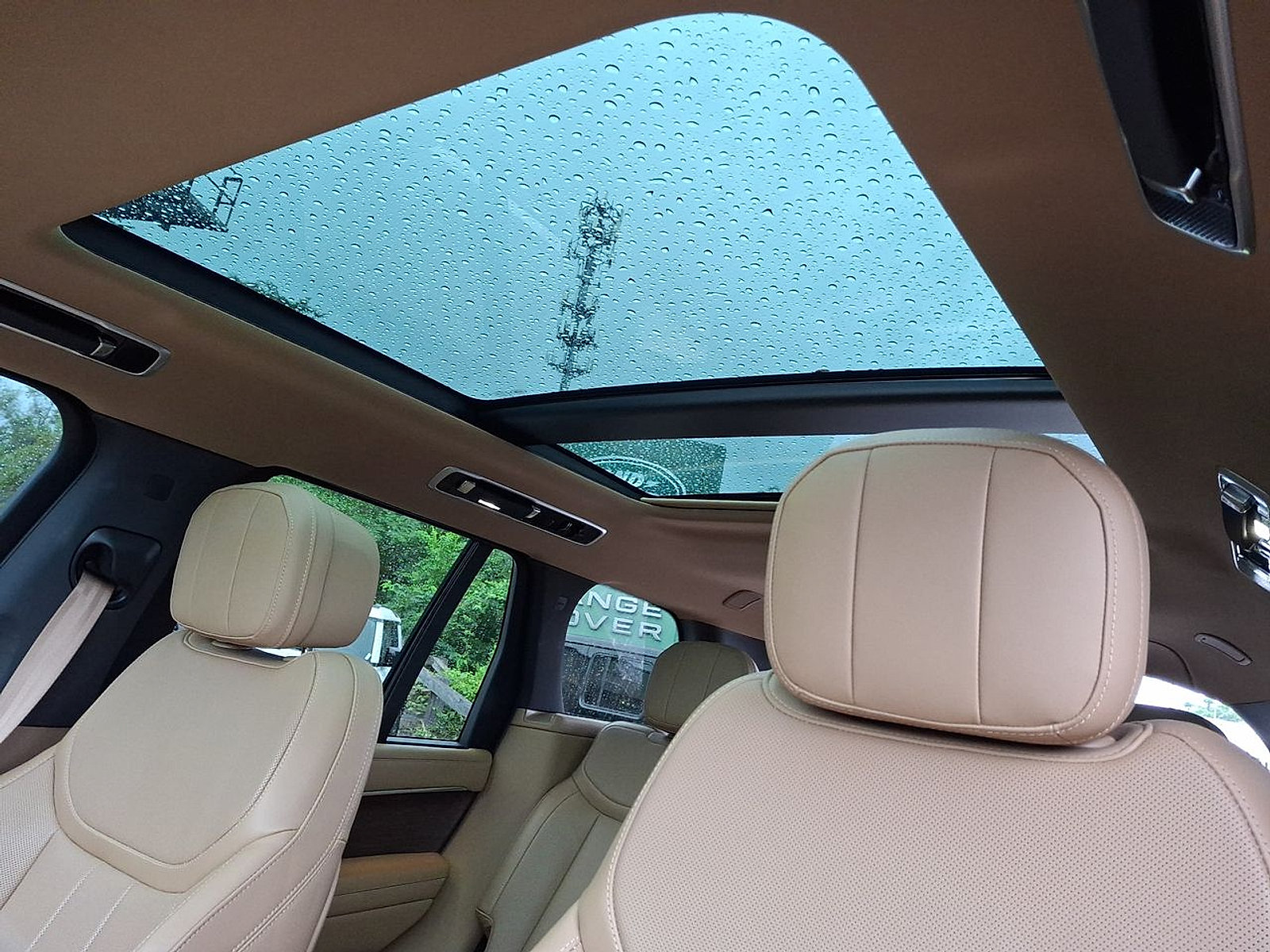 Certified 2025 Land Rover Range Rover SE AWD/4WD image 25