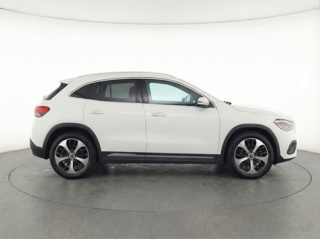 Used 2025 Mercedes-Benz GLA 250 4MATIC image 8