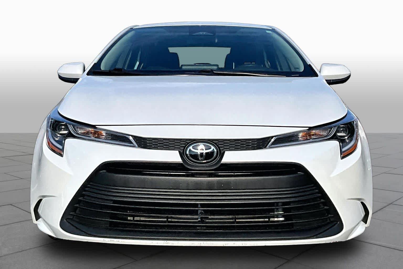 Used 2025 Toyota Corolla LE FWD image 4