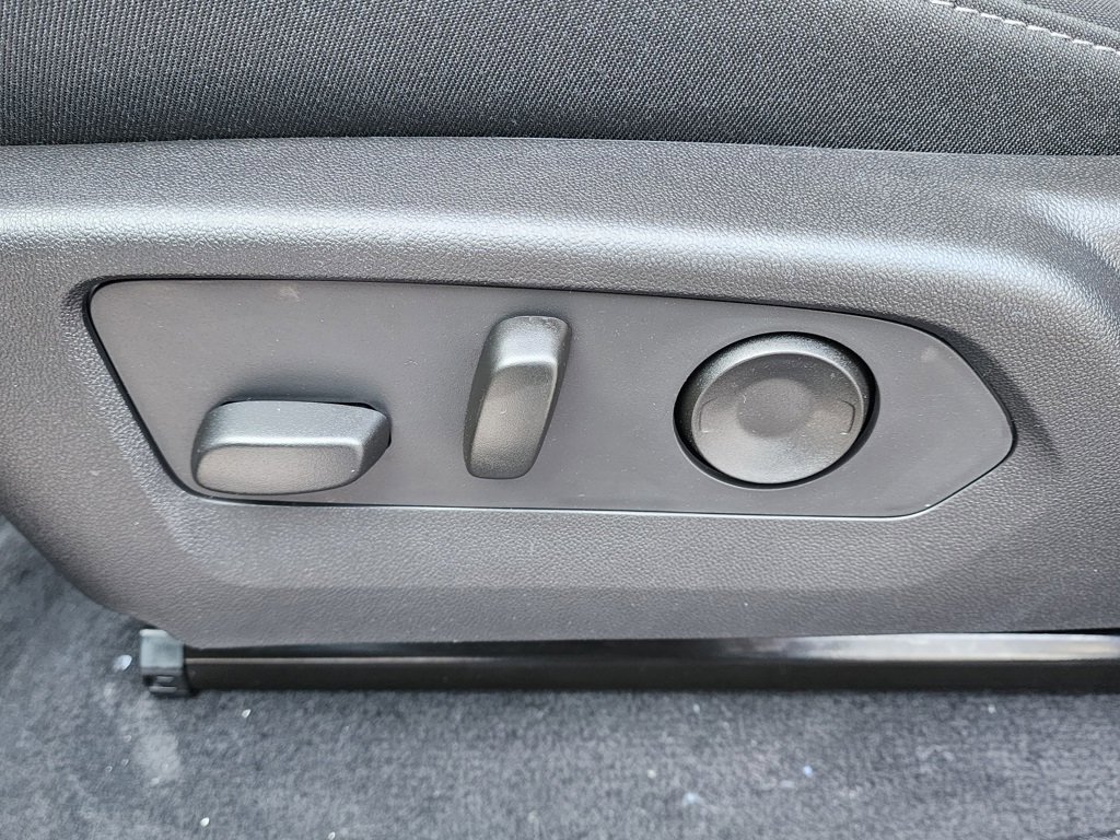 New 2026 GMC Canyon Elevation w/ Convenience Package image 16