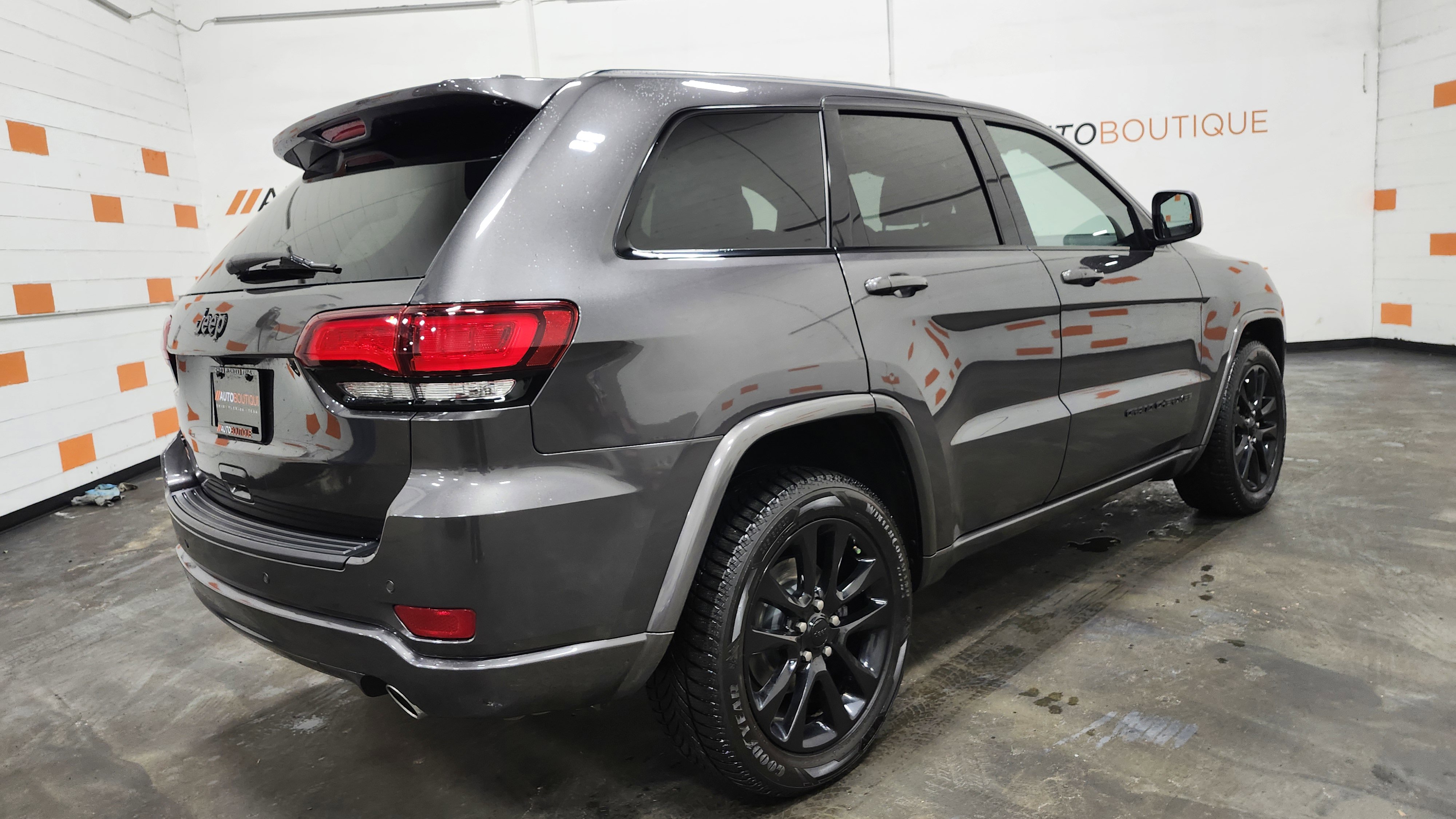 Used 2019 Jeep Grand Cherokee Altitude image 16