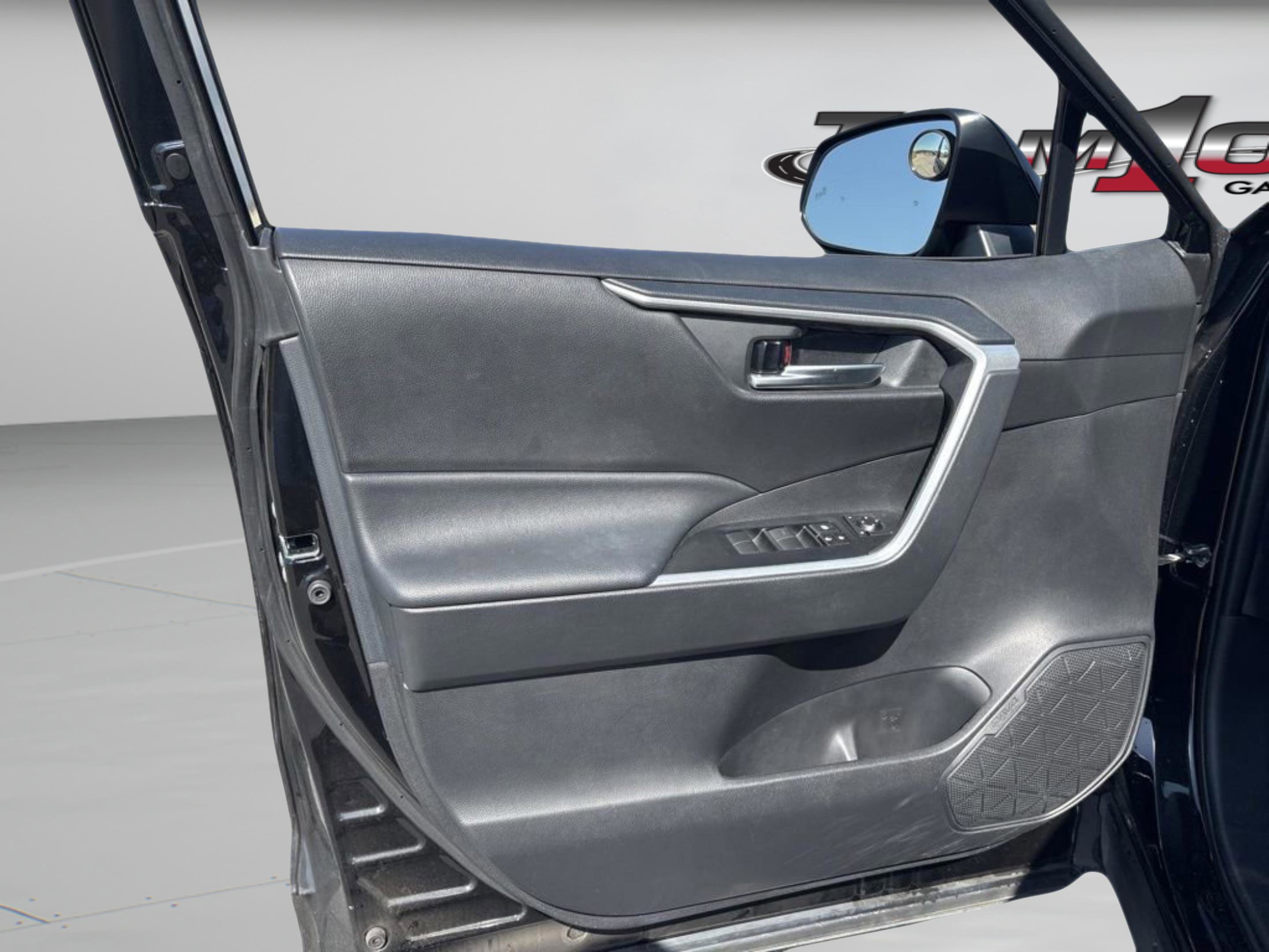 Used 2021 Toyota RAV4 XLE image 24