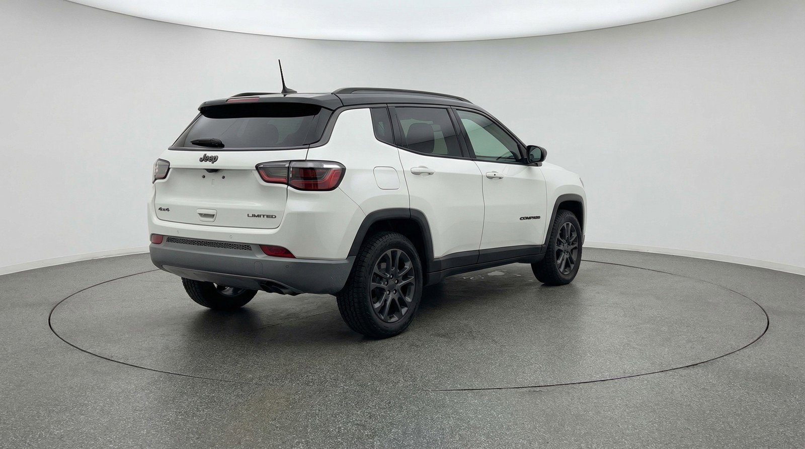 Used 2025 Jeep Compass Trailhawk image 9