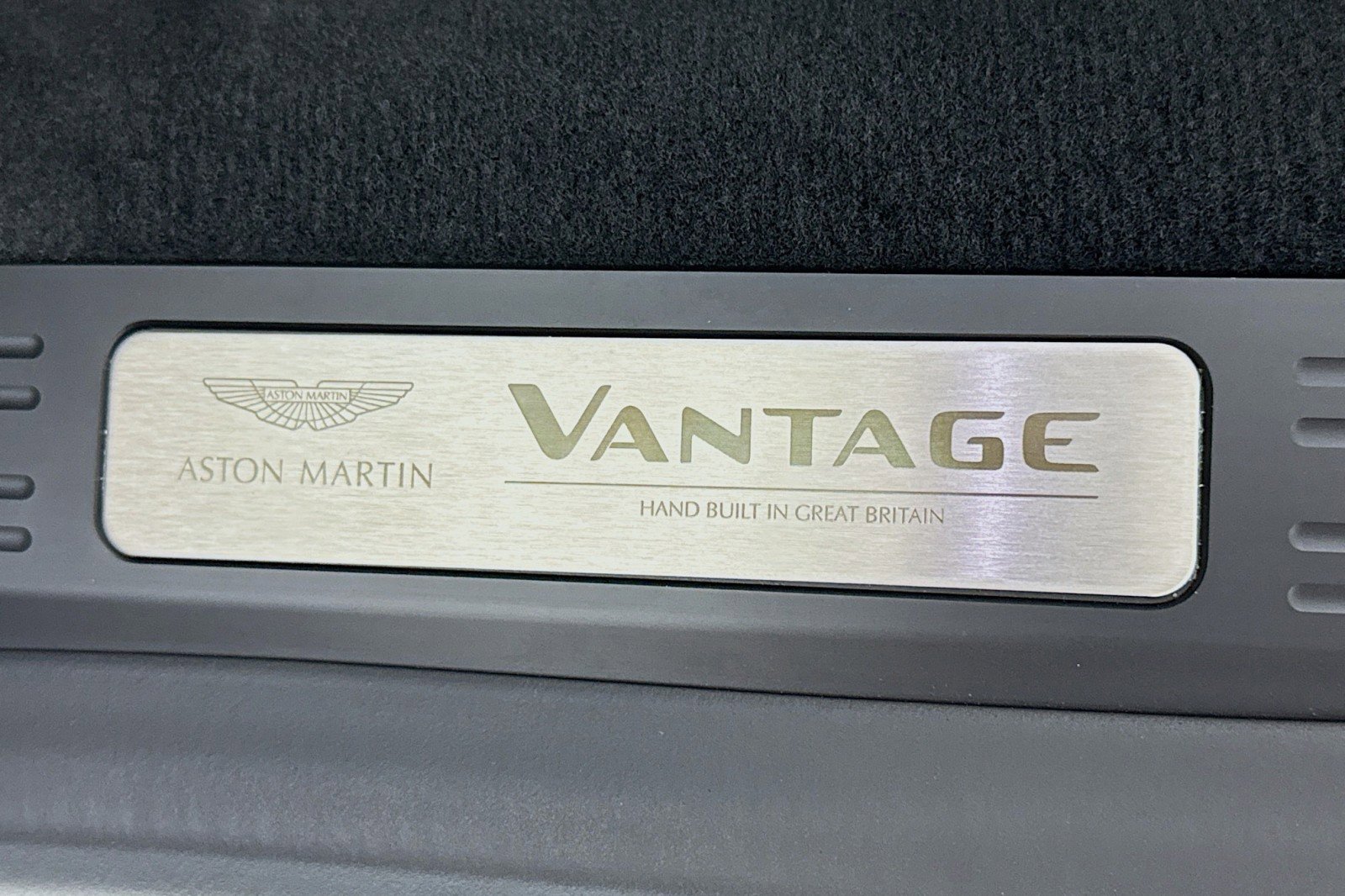 Used 2023 Aston Martin V8 Vantage Roadster image 8