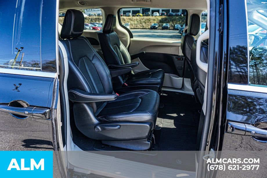 Used 2024 Chrysler Pacifica Select image 24