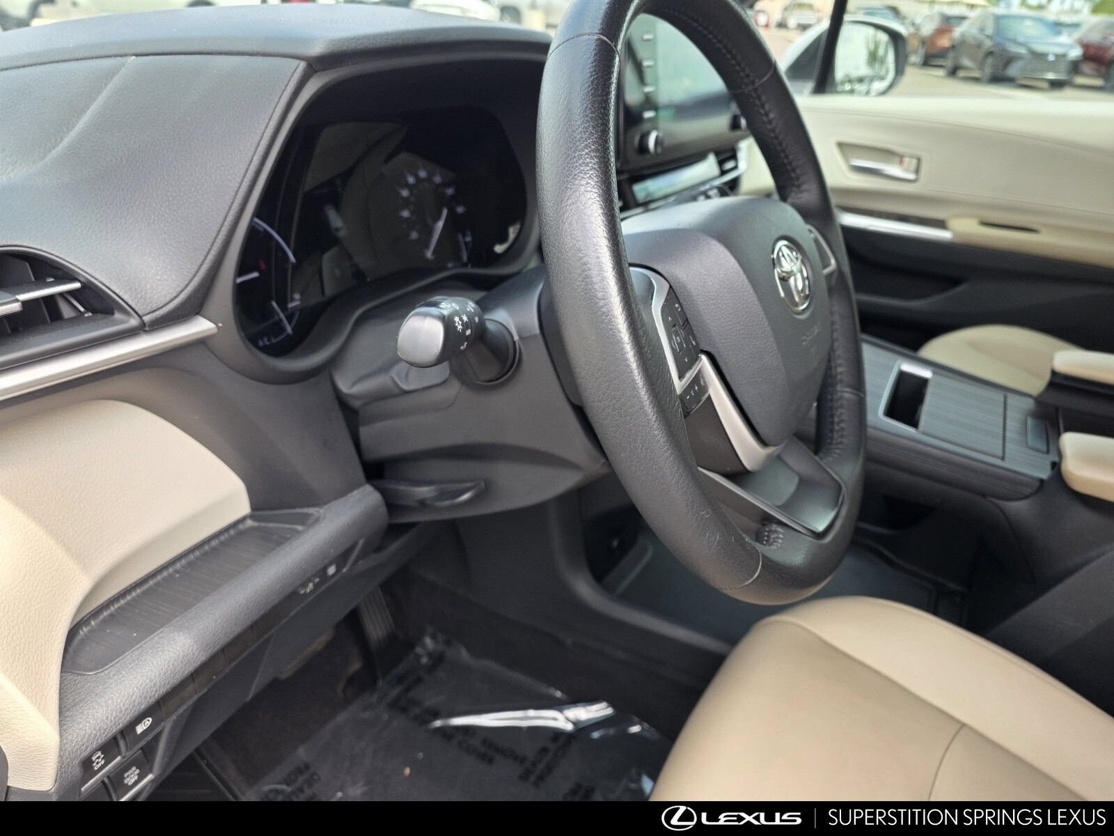 Used 2022 Toyota Sienna XLE FWD image 16