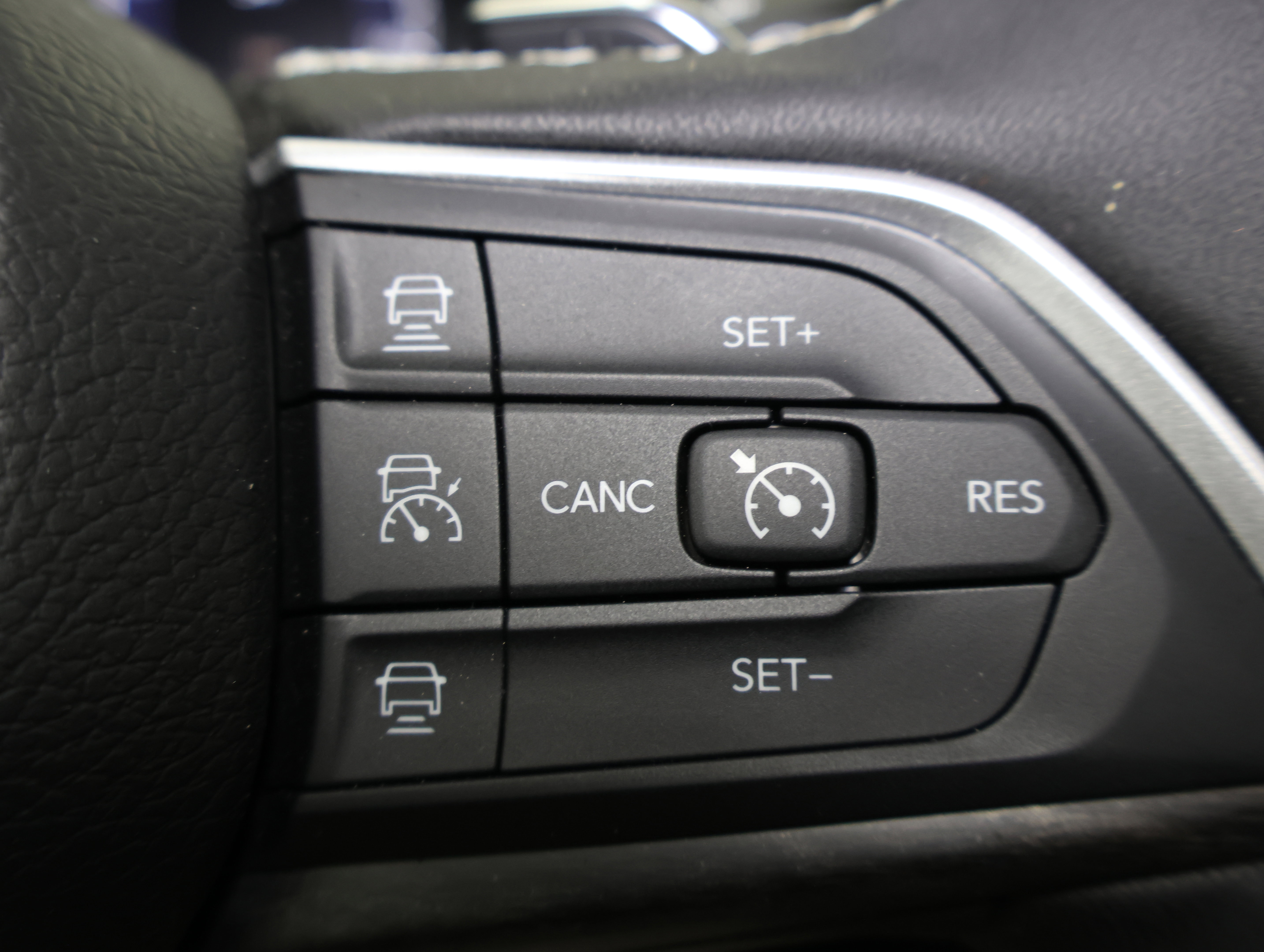 Used 2025 Jeep Grand Cherokee Limited w/ Luxury Tech Group II image 15