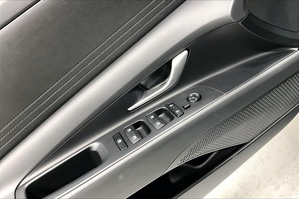 New 2026 Hyundai Elantra SE FWD image 18
