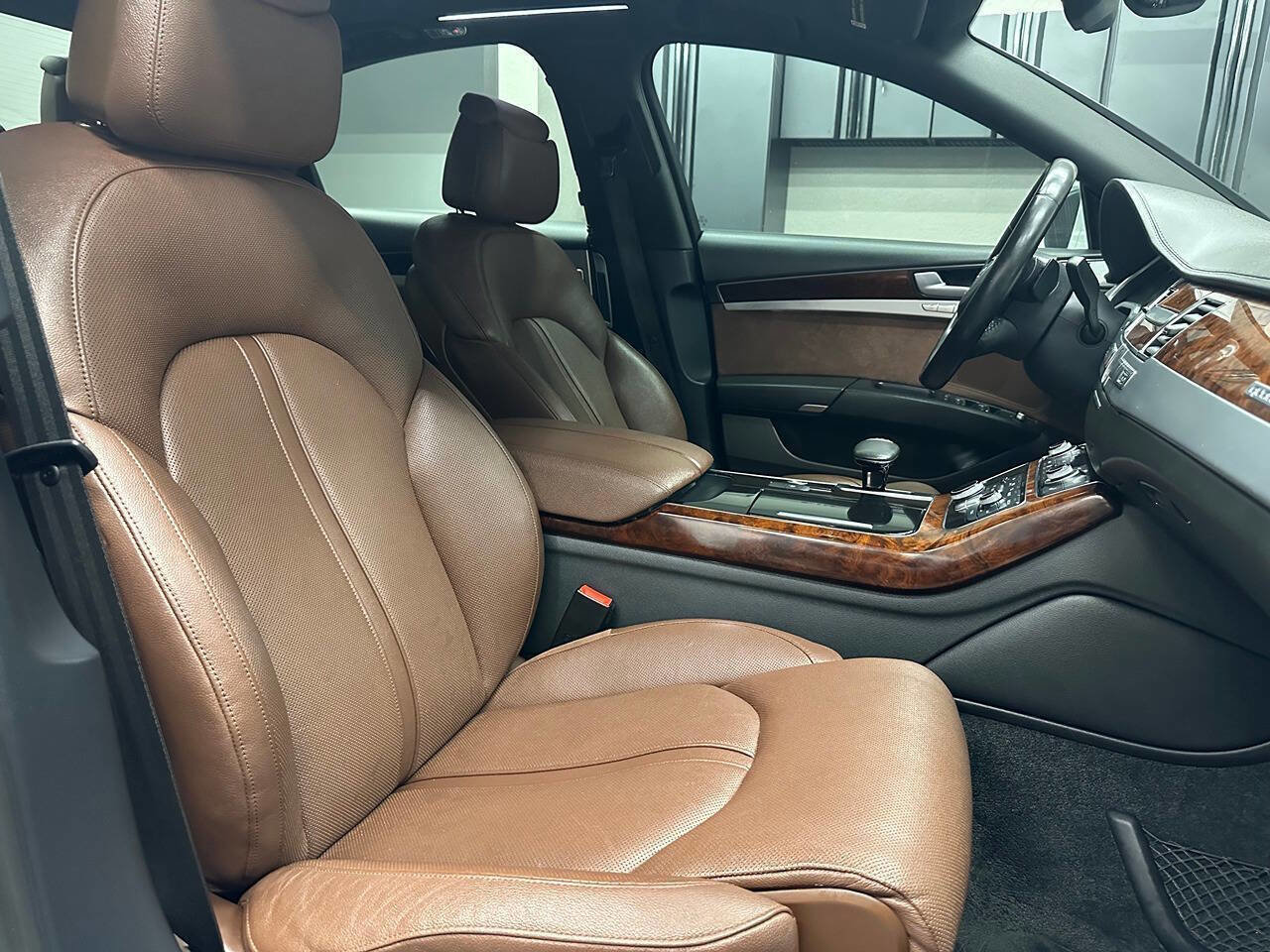 Used 2013 Audi A8 4.0T w/ Convenience Pkg image 26