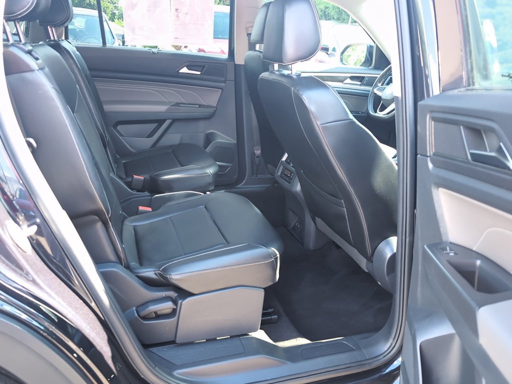 Used 2022 Volkswagen Atlas SE w/ Black Wheel Package FWD image 6