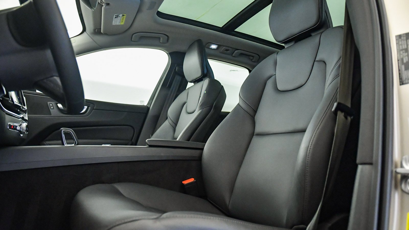 Certified 2025 Volvo XC60 T8 Core w/ Protection Package Premier image 20