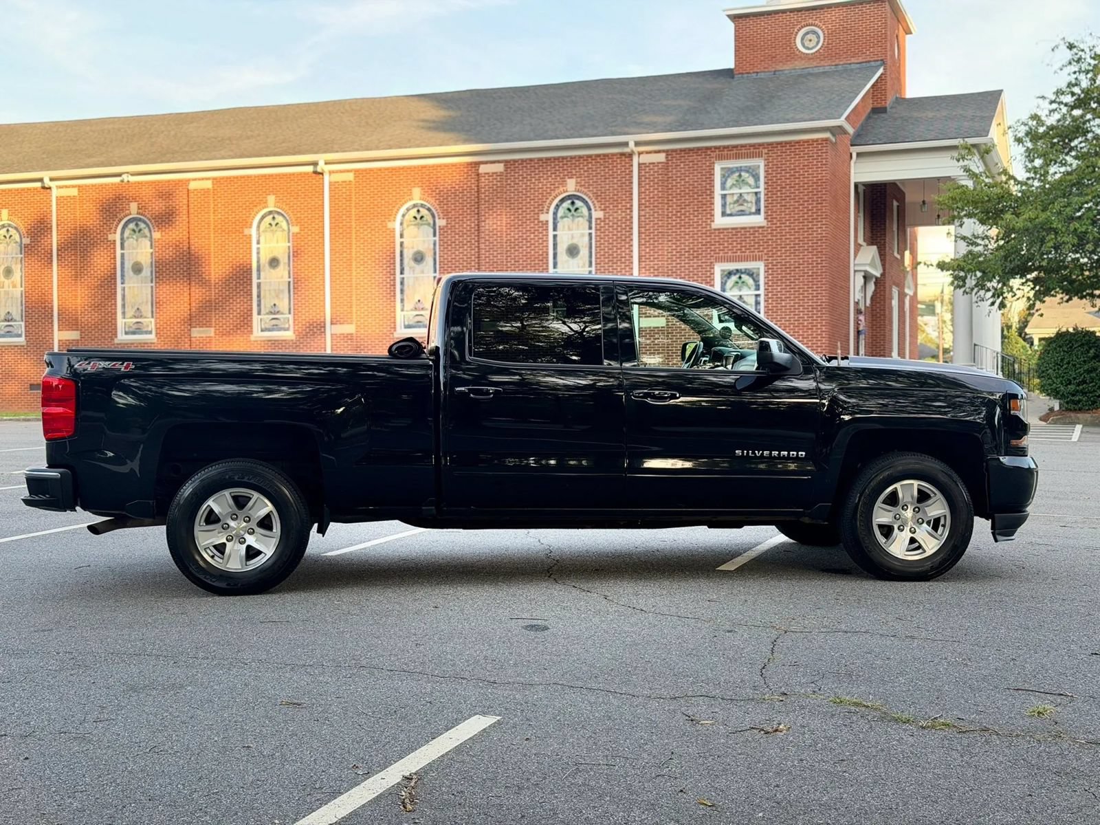 Used 2017 Chevrolet Silverado 1500 LT w/ All Star Edition AWD/4WD image 7
