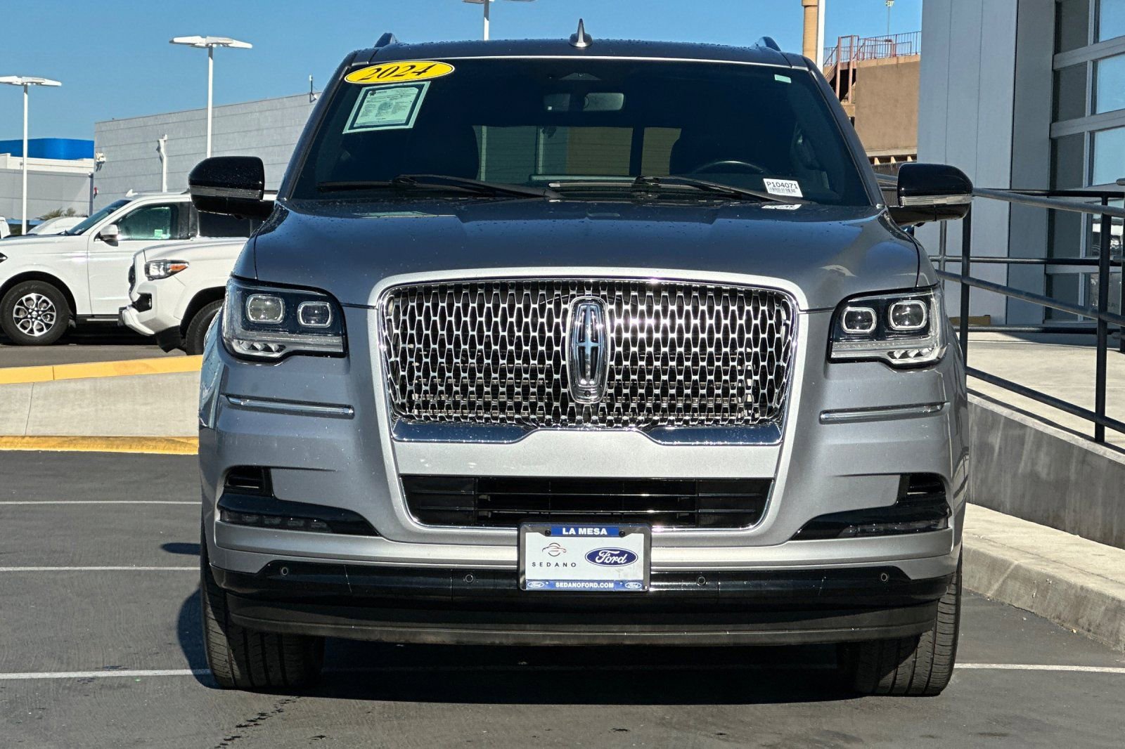 Used 2024 Lincoln Navigator Premiere image 8