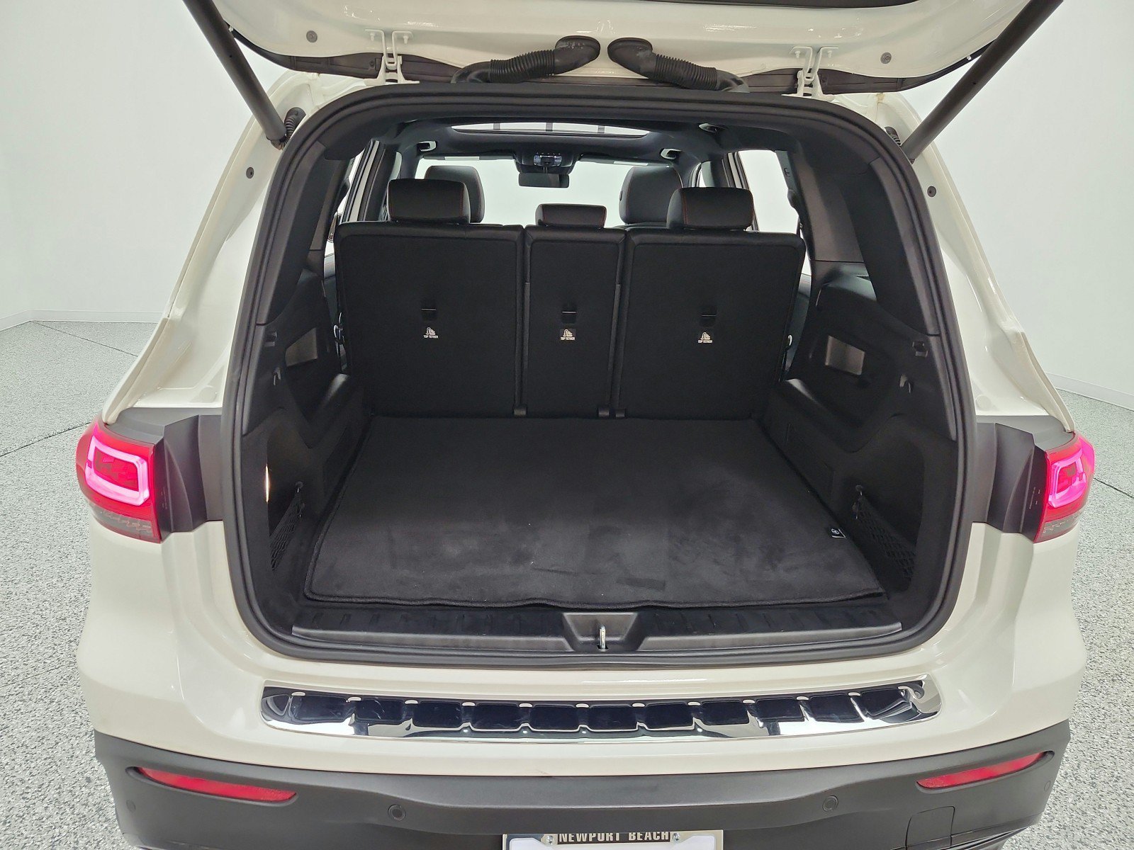 Used 2023 Mercedes-Benz EQB 350 4MATIC SUV image 29