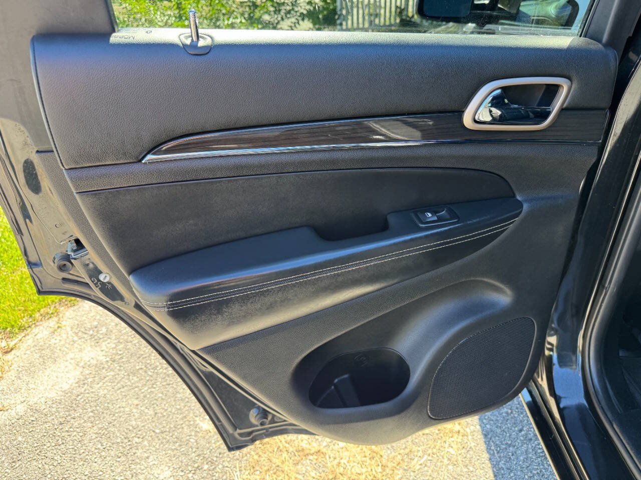 Used 2016 Jeep Grand Cherokee Overland RWD image 26