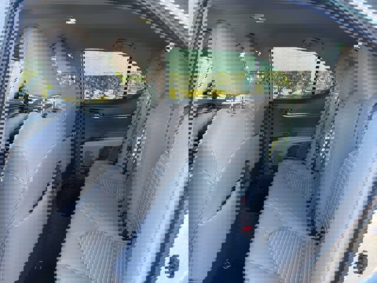 Used 2024 Toyota Camry SE image 9