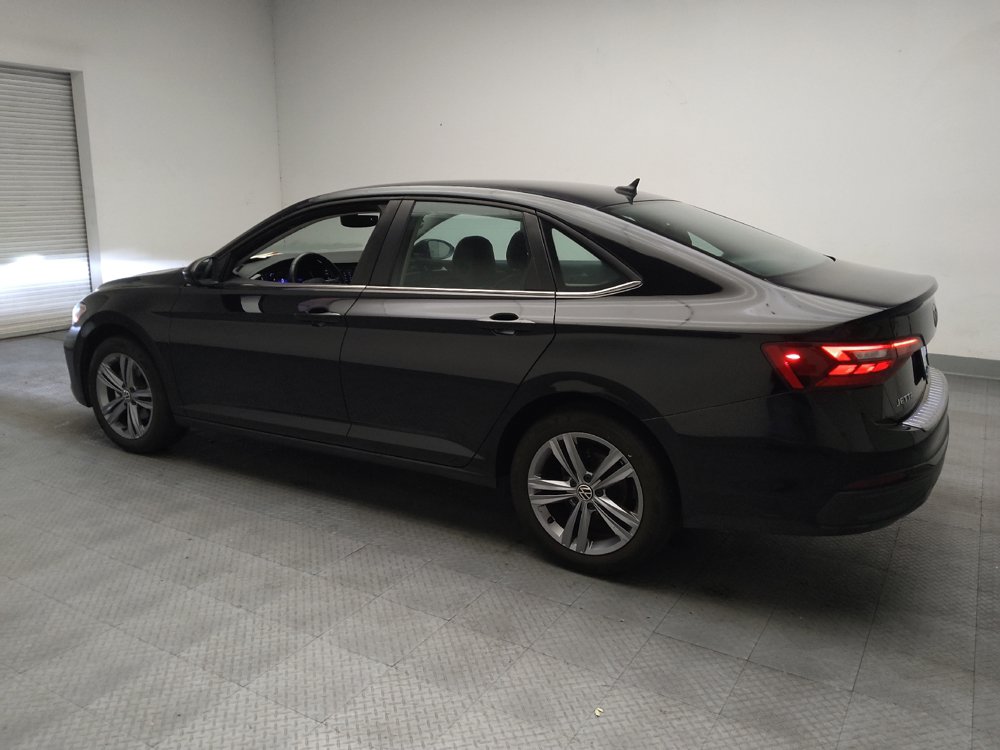 Used 2023 Volkswagen Jetta SE FWD image 3