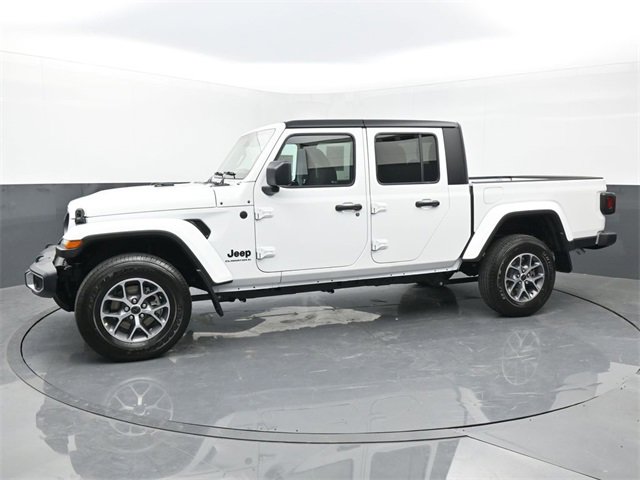 Used 2024 Jeep Gladiator Sport image 2