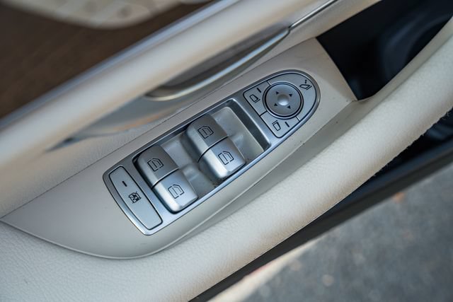 Used 2023 Mercedes-Benz E 350 4MATIC Sedan image 38