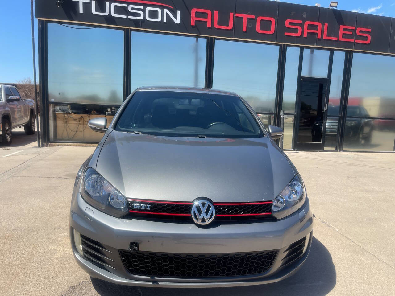 Used 2011 Volkswagen Golf 2-Door image 8