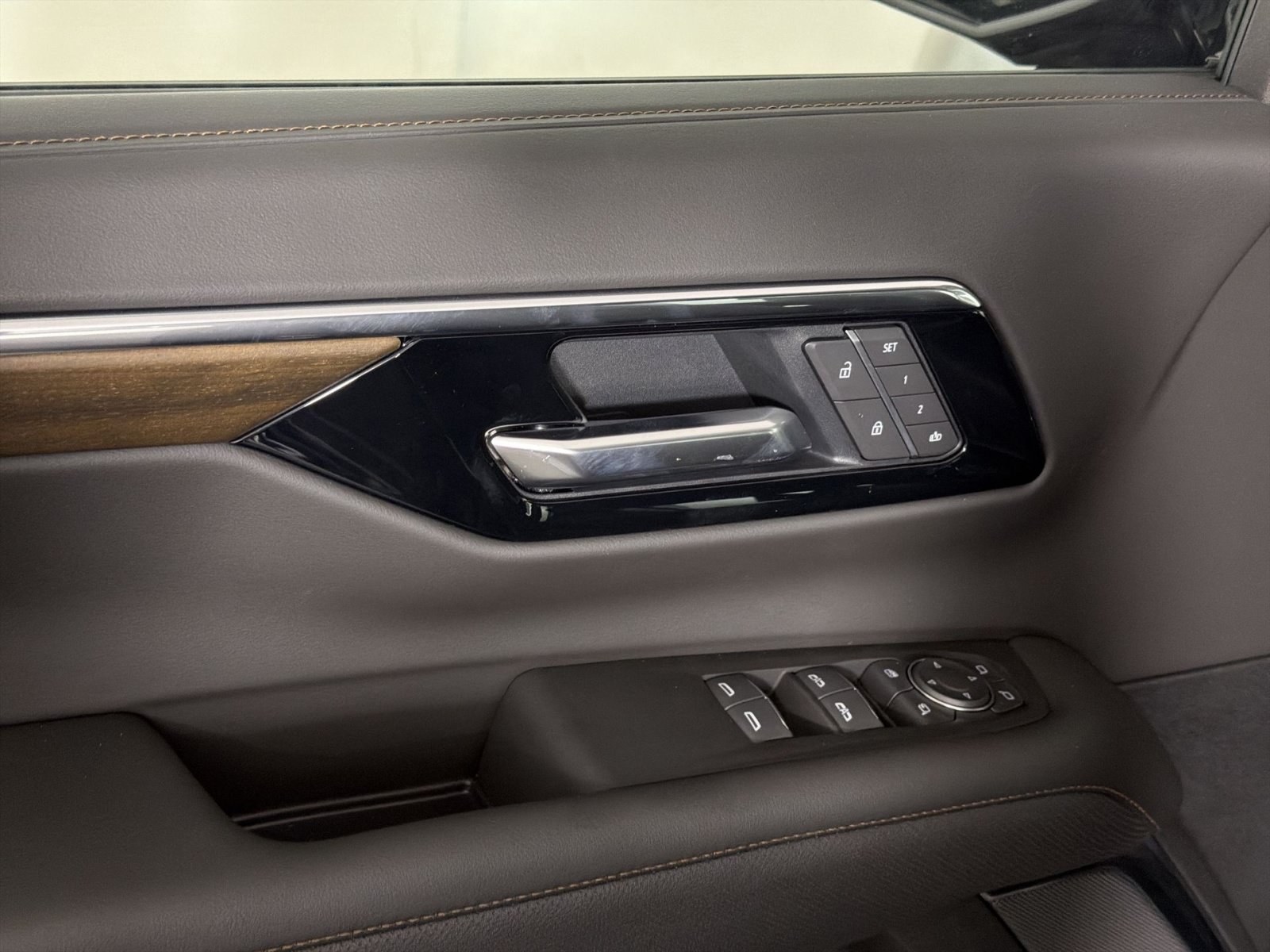 New 2026 Chevrolet Tahoe High Country AWD/4WD image 15