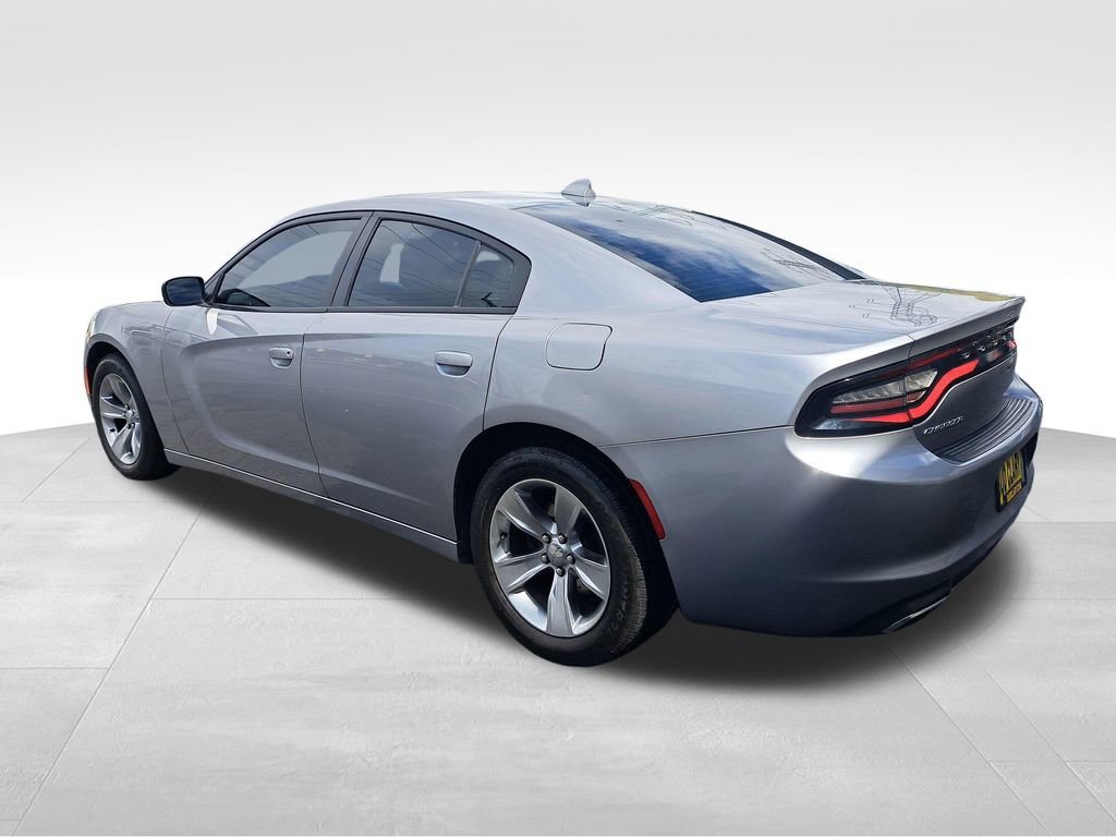 Used 2015 Dodge Charger SXT image 3