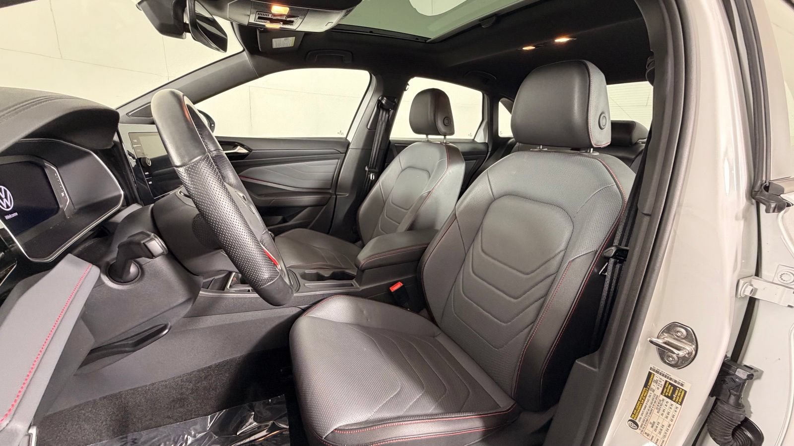 Used 2025 Volkswagen Jetta GLI Autobahn FWD image 12
