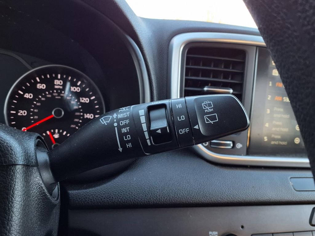 Used 2021 Kia Sportage LX AWD/4WD image 17