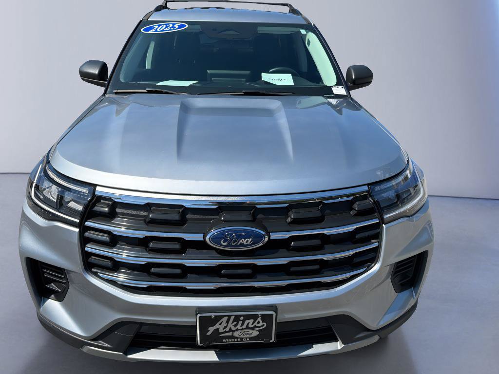 Used 2025 Ford Explorer Active RWD image 9
